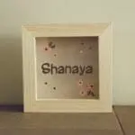 Houten spaarpot met naam en bloemen - Afbeelding 2